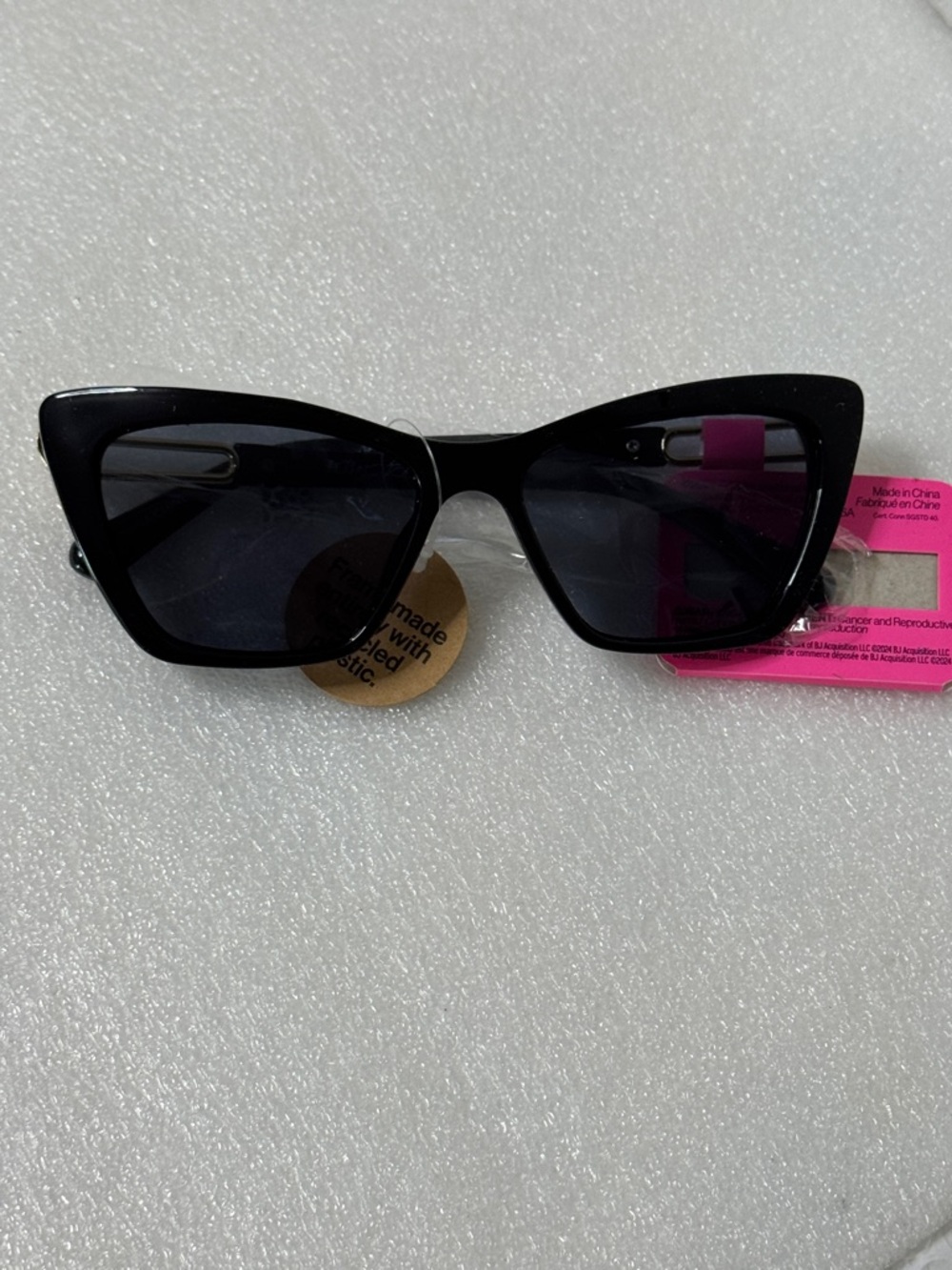 🖤🕶️✨ Betsey Johnson Black Cat-Eye Sunglasses – Recycled Frame - Picture 9 of 9